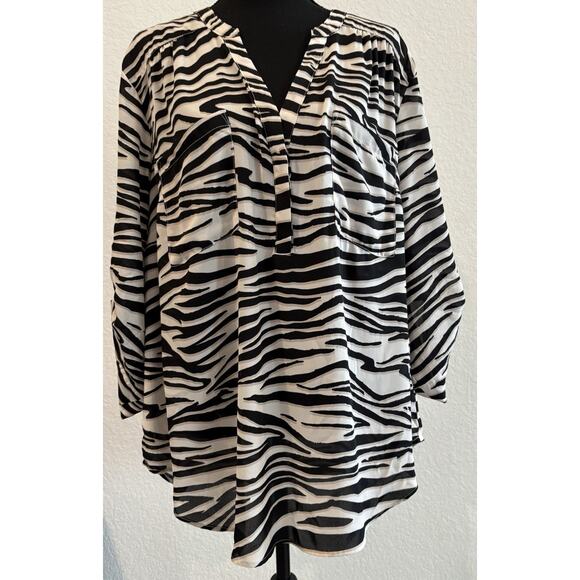 Torrid Harper Animal Print Blouse Roll Tab Sleeves Size 2X - Picture 1 of 4